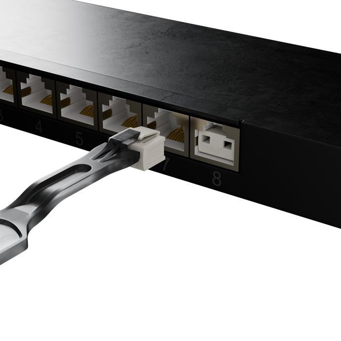 RJ45-Port mit eingesetztem Port Blocker und Entriegelungsschlüssel zur physischen Netzwerksicherung.